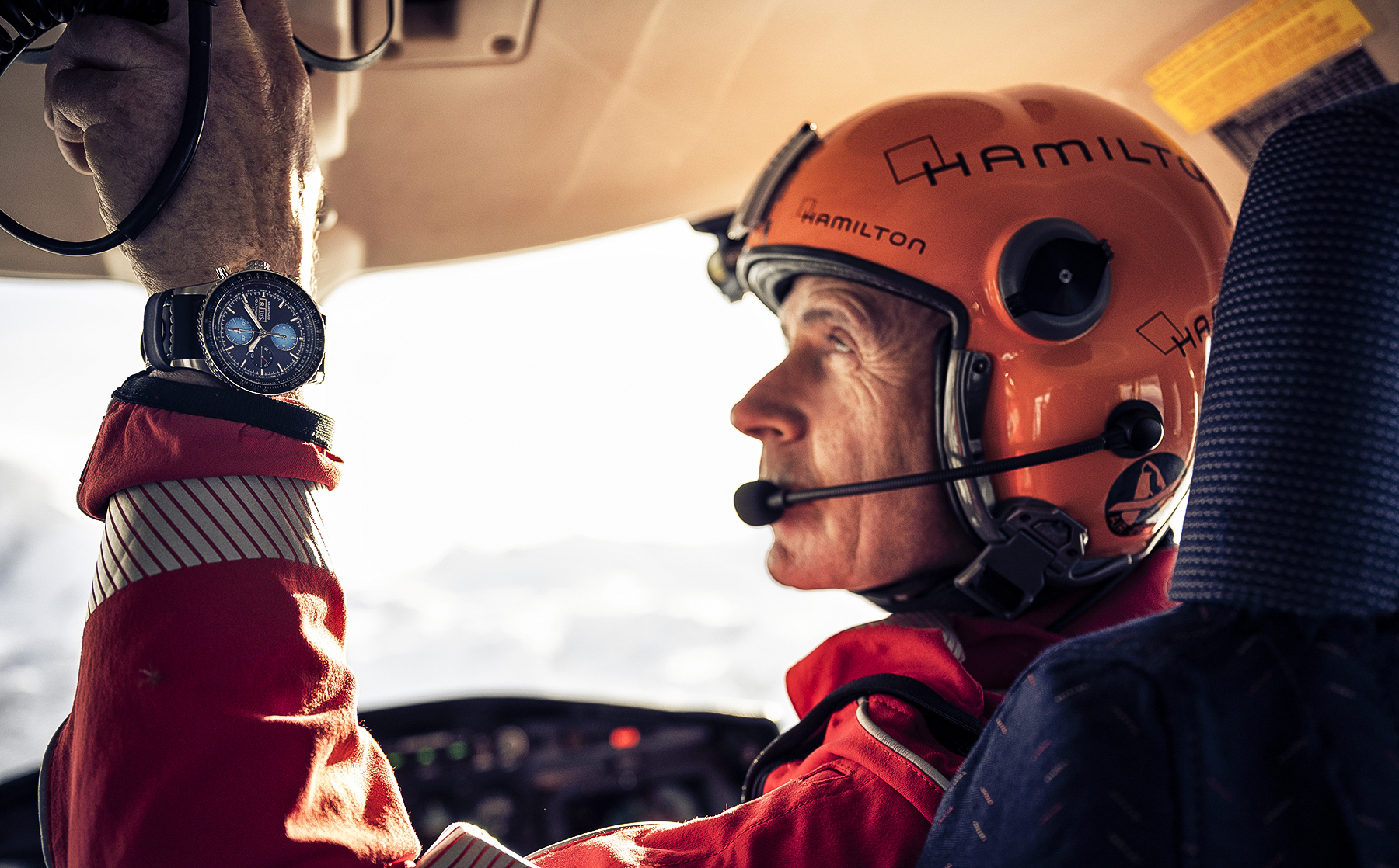 Hamilton lanciert eine limitierte Fliegeruhr mit Air Zermatt Cockpit